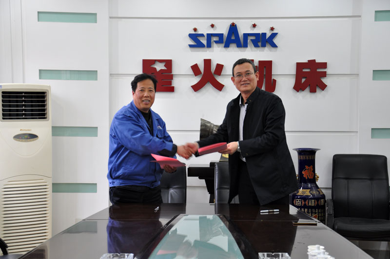 星火機(jī)床公司為卓越工程師計(jì)劃實(shí)踐教學(xué)基地 星火機(jī)床公司為卓越工程師計(jì)劃實(shí)踐教學(xué)基地