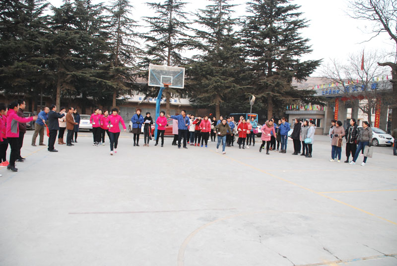 歡聲笑語(yǔ)慶三八 趣味活動(dòng)展風(fēng)采 歡聲笑語(yǔ)慶三八 趣味活動(dòng)展風(fēng)采