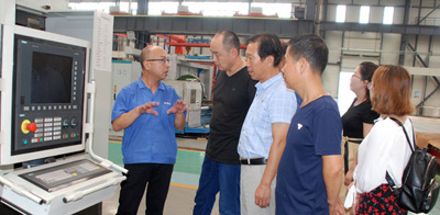 三門峽市發(fā)改委考察團來星火機床公司考察