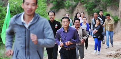 星火機(jī)床公司舉辦職工登山比賽 星火機(jī)床公司舉辦職工登山比賽