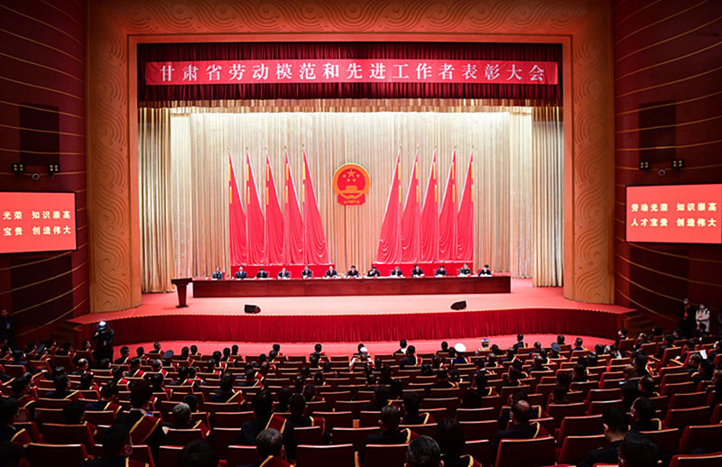 星火機(jī)床公司展海瑜被授予甘肅省勞動模范稱號