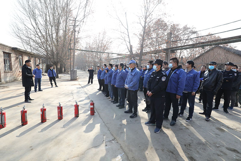 星火機(jī)床公司開展消防安全培訓(xùn)與滅火應(yīng)急演練 星火機(jī)床公司開展消防安全培訓(xùn)與滅火應(yīng)急演練