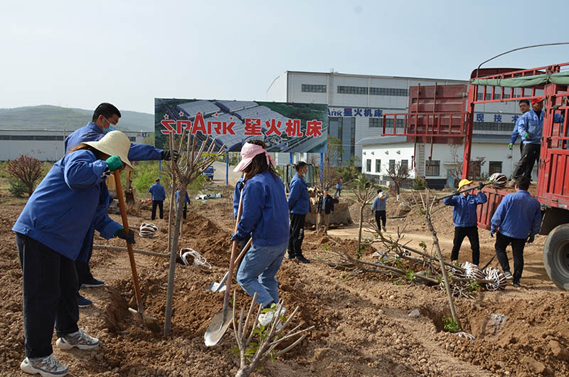 持續(xù)開展義務(wù)植樹活動 努力綠化美化工作環(huán)境 持續(xù)開展義務(wù)植樹活動 努力綠化美化工作環(huán)境