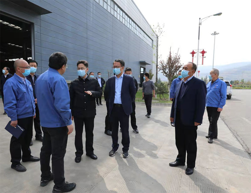 市長王國先一行調(diào)研星火機床公司復(fù)工復(fù)產(chǎn)工作 市長王國先一行調(diào)研星火機床公司復(fù)工復(fù)產(chǎn)工作
