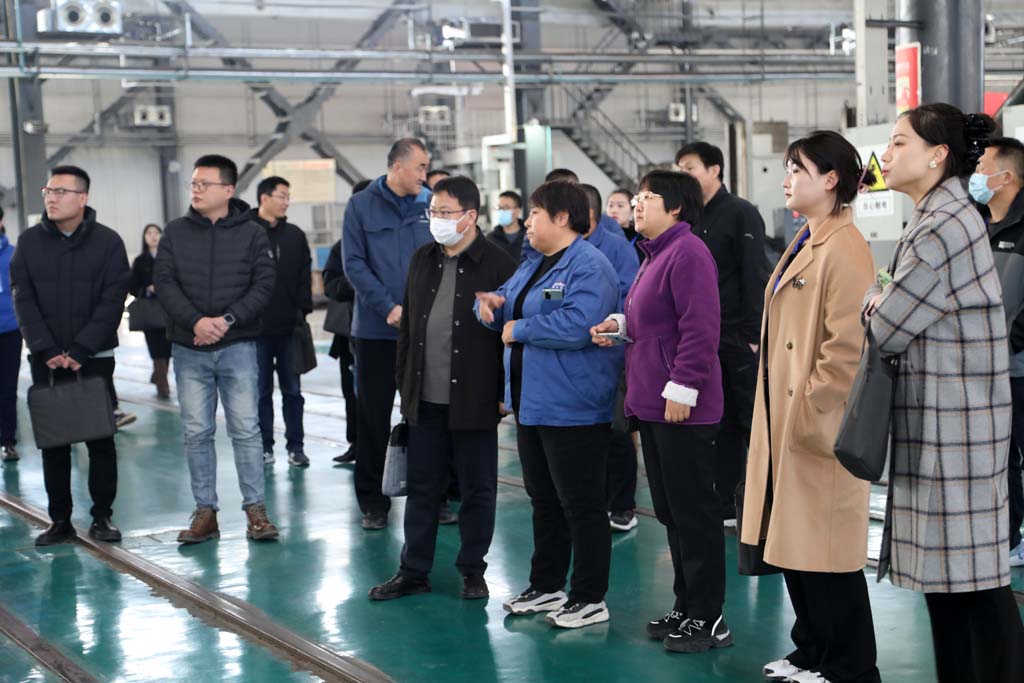 省工學(xué)類就業(yè)聯(lián)盟就業(yè)指導(dǎo)教師來(lái)星火機(jī)床公司參觀