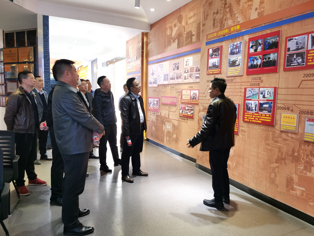 星火機床與華中數(shù)控達成戰(zhàn)略合作意向 星火機床與華中數(shù)控達成戰(zhàn)略合作意向