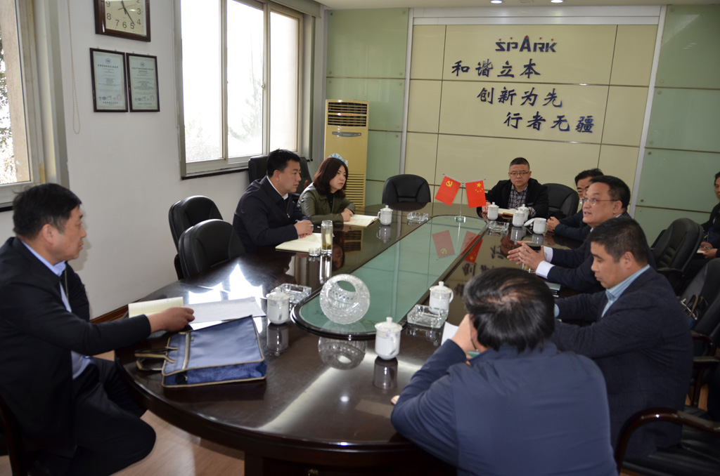 麥積區(qū)委副書記 區(qū)長趙虎生在星火機床公司調(diào)研