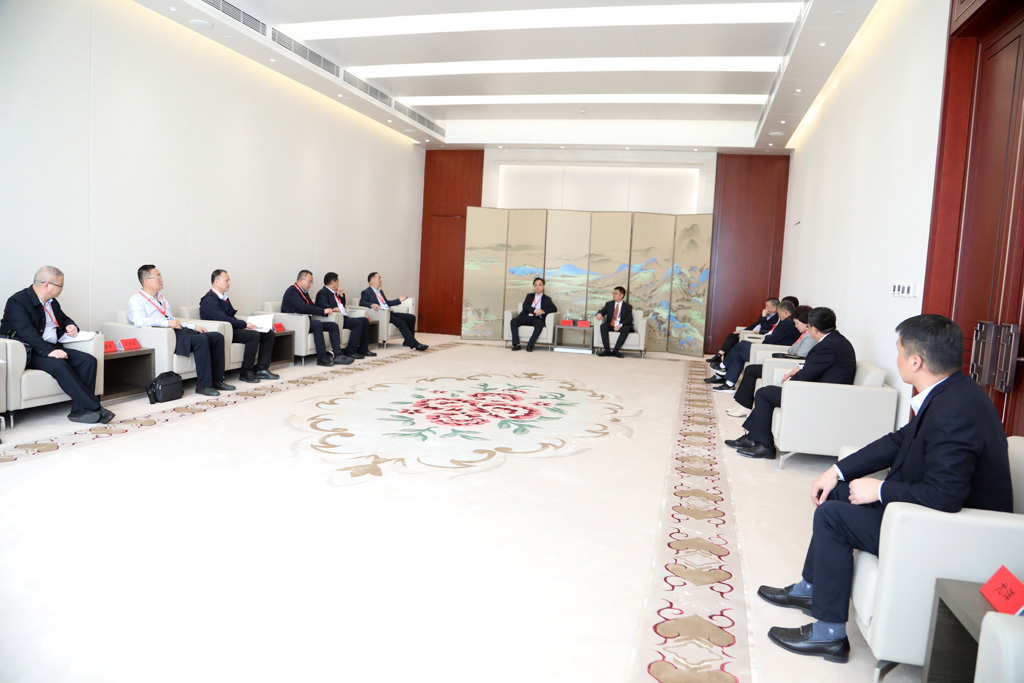 中國(guó)機(jī)床工具工業(yè)協(xié)會(huì)會(huì)長(zhǎng)毛予鋒在北京與甘肅省市領(lǐng)導(dǎo)會(huì)見座談