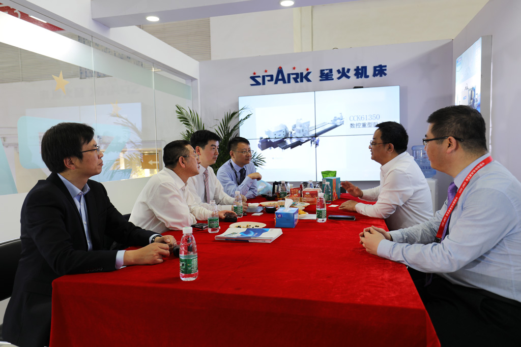 西門子（中國(guó)）有限公司相關(guān)領(lǐng)導(dǎo)蒞臨星火展位參觀