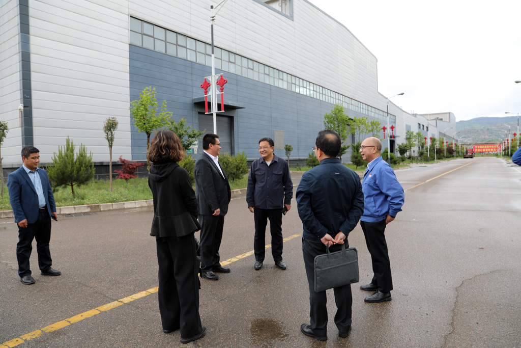 浙商銀行蘭州分行楊治國考察星火機(jī)床公司