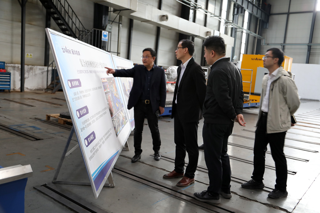 中國進(jìn)出口銀行甘肅省分行副行長李強(qiáng)到星火機(jī)床公司調(diào)研