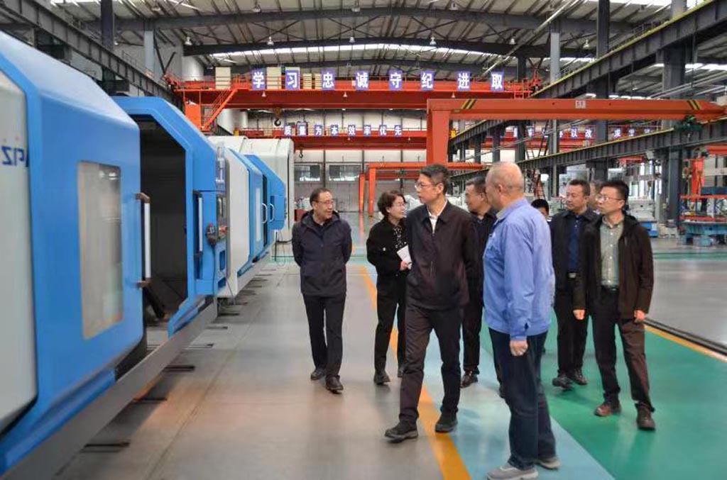 中國人民銀行甘肅分行黨委書記、行長黃富來星火機床公司調研