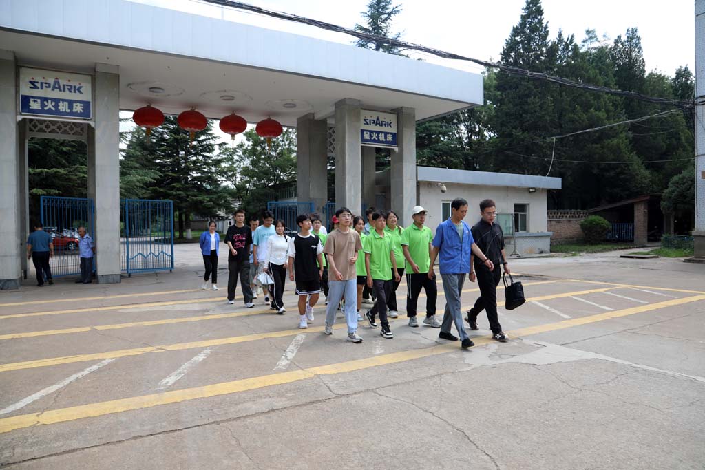 蘭州理工大學師生一行來星火公司參觀