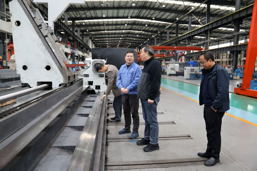 甘肅神龍航空科技公司董事長李青富考察星火數(shù)控公司 甘肅神龍航空科技公司董事長李青富考察星火數(shù)控公司