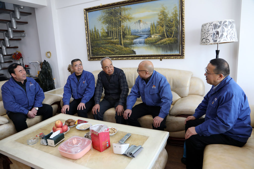 星火機(jī)床公司開展節(jié)前慰問