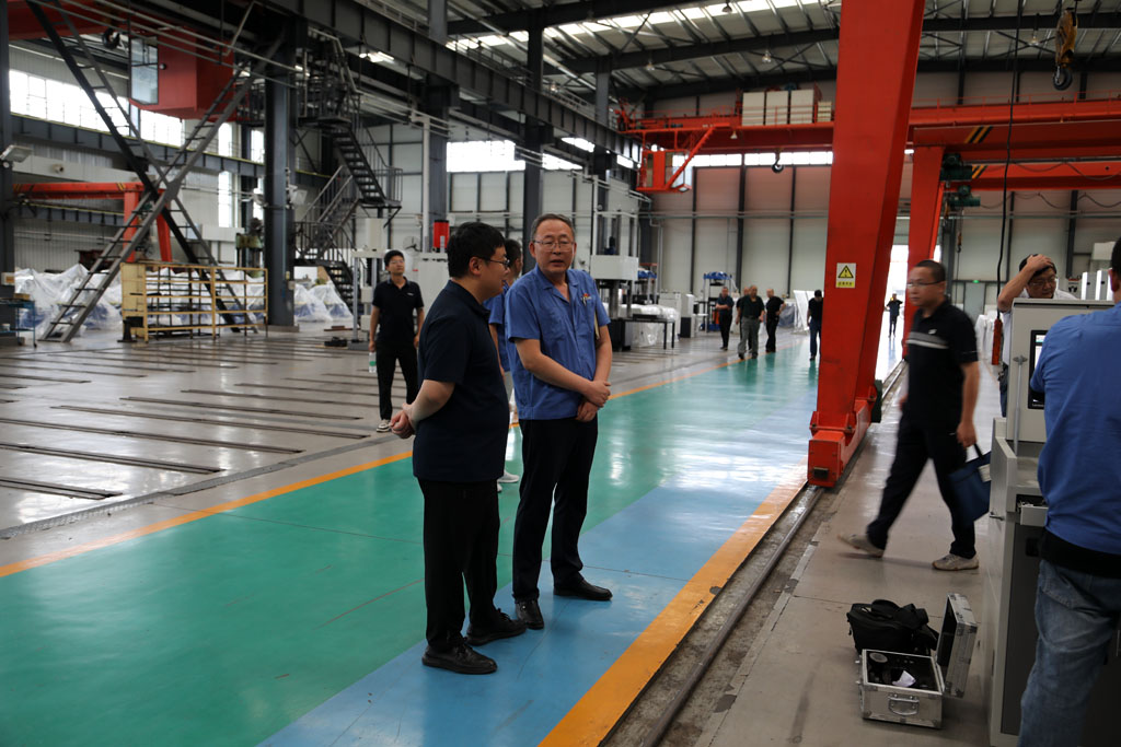 全國(guó)力值重力計(jì)量技術(shù)委員會(huì)專家蒞臨紅山公司參觀交流